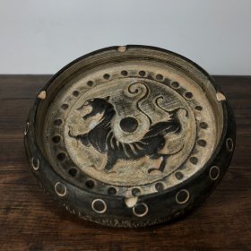 青石浮雕笔洗，高3.3厘米，直径13.6厘米，重705克，¥120