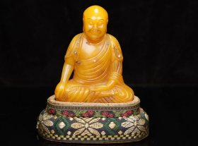 臻品旧藏精品收藏寿山石田黄石田黄冻罗汉摆件F472 尺寸：73mm58mm26mm 重量：115克 旧藏精品寿山石。玉璇款。取料上乘，颜色漂亮，包浆醇厚，老味十足。线条流畅，工艺精湛，质地细腻油润，收藏佳品！实物更漂亮!