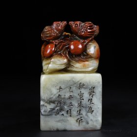 旧藏寿山石篆刻闲章印章，长4.8厘米宽4.8厘米高8.5厘米，重362克，价格800元，代理加价，运费自理！