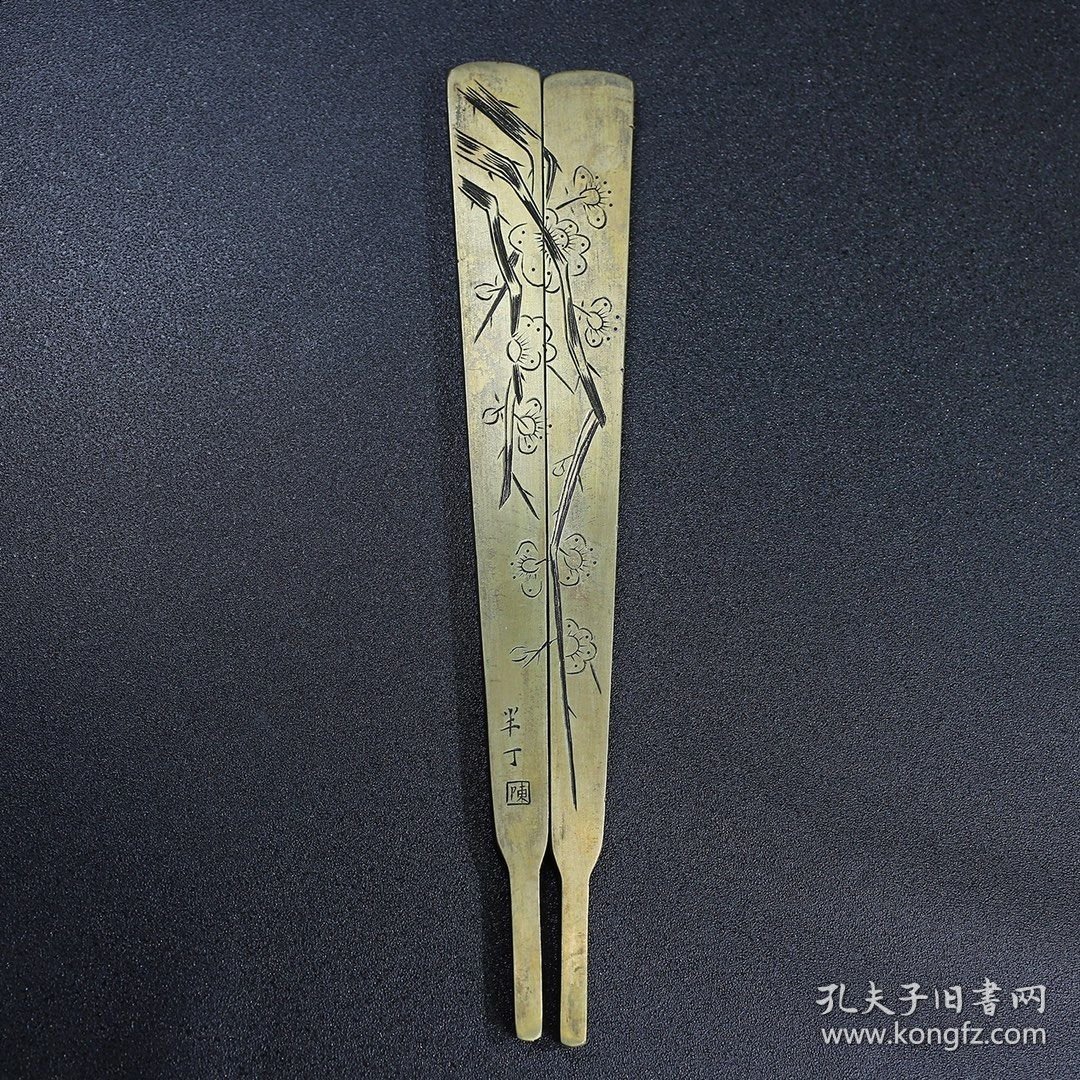 旧藏白铜錾刻梅花香镇纸镇尺，长16厘米宽3.4厘米，重148克，价格200元，代理加价，运费自理！