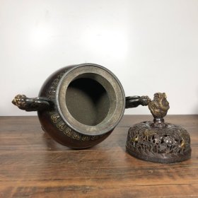 紫铜浮雕鎏金双耳熏炉，高30.5厘米，口径11.8厘米，重4730克，¥4600