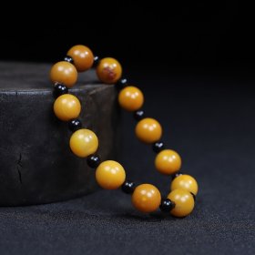 珍藏寿山石籽料圆珠手链一条,圆珠直径1.2厘米,重31克,价格2000元,代理加价,运费自理!