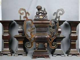 紫铜鎏金五供，高57.5厘米，炉宽52厘米，重60390克，一套¥46000
