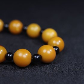 珍藏寿山石籽料圆珠手链一条,圆珠直径1.2厘米,重31克,价格2000元,代理加价,运费自理!