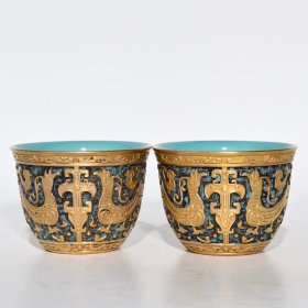 清乾隆古铜彩雕刻鎏金凤纹杯，高5.8cm直径7.9cm，价格2970
