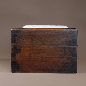 花梨木镶玉多宝盒收纳盒，长13.3厘米宽13.3厘米厚9厘米，价格400元，代理加价，运费自理！