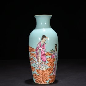 清乾隆珊瑚绿地粉彩麻姑人物纹瓶26*9厘米 1950