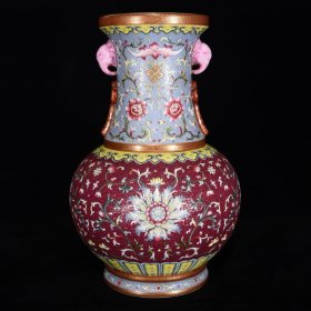 清乾隆胭脂红扒花珐琅彩缠枝花卉纹如意耳瓶，30×19，价格:4680