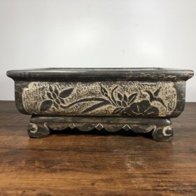 青石浮雕石盆，高12厘米，口径29//19.5厘米，重7公斤左右，¥520