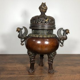 紫铜浮雕鎏金双耳熏炉，高30.5厘米，口径11.8厘米，重4730克，¥4600