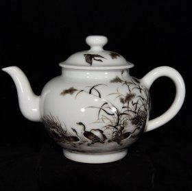 清雍正墨彩芦雁纹壶，11×17，价格:2990