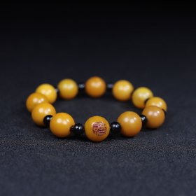 珍藏寿山石籽料圆珠手链一条,圆珠直径1.2厘米,重31克,价格2000元,代理加价,运费自理!