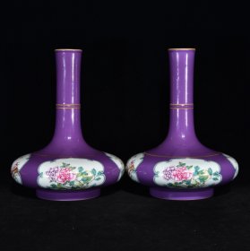 清乾隆紫釉开窗粉彩四季花卉纹扁肚瓶，28.5×22，价格:7560