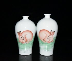 清代乾隆珐琅彩兔纹梅瓶一对【15.5x8.8cm】 价格1120