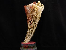 臻品旧藏精品收藏寿山石高山石俏雕一品青莲步步高升摆件F479 尺寸：450mm186mm88mm 重量：3620克 旧藏精品寿山石。取料上乘，颜色漂亮，包浆醇厚，老味十足。线条流畅，工艺精湛，质地细腻油润，收藏佳品！实物更漂亮!