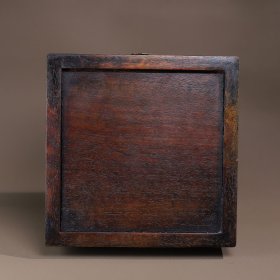 花梨木镶玉多宝盒收纳盒，长13.3厘米宽13.3厘米厚9厘米，价格400元，代理加价，运费自理！