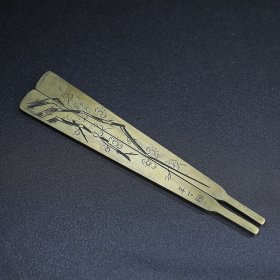 旧藏白铜錾刻梅花香镇纸镇尺，长16厘米宽3.4厘米，重148克，价格200元，代理加价，运费自理！