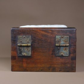 花梨木镶玉多宝盒收纳盒，长13.3厘米宽13.3厘米厚9厘米，价格400元，代理加价，运费自理！