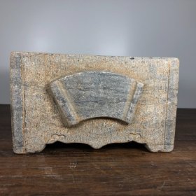 青石方口双狮头盆，高11.8厘米，口径宽20.5厘米，重9公斤左右，¥600
