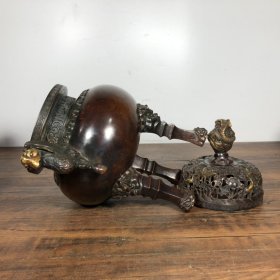 紫铜浮雕鎏金双耳熏炉，高30.5厘米，口径11.8厘米，重4730克，¥4600
