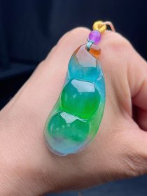 清代天然翡翠冰种多彩福豆尺寸51X23X13