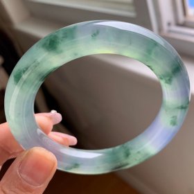 清代天然翡翠冰种飘绿花圆杆手镯内径58.5宽12.4