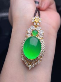 清代天然翡翠冰种满绿阳绿蛋面鸽子蛋镶嵌吊坠尺寸24X19X14