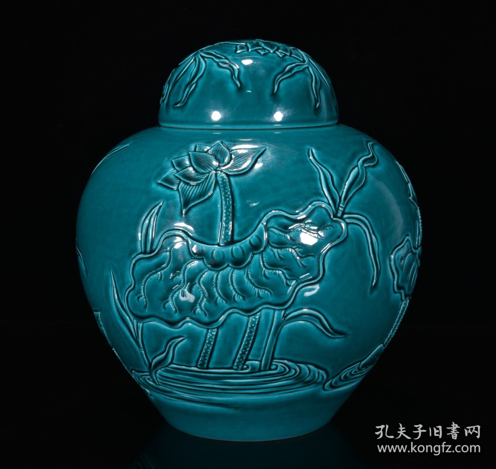 清乾隆年孔雀蓝雕刻荷花纹盖罐21*18m1500¥