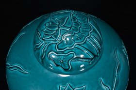 清乾隆年孔雀蓝雕刻荷花纹盖罐21*18m1500¥