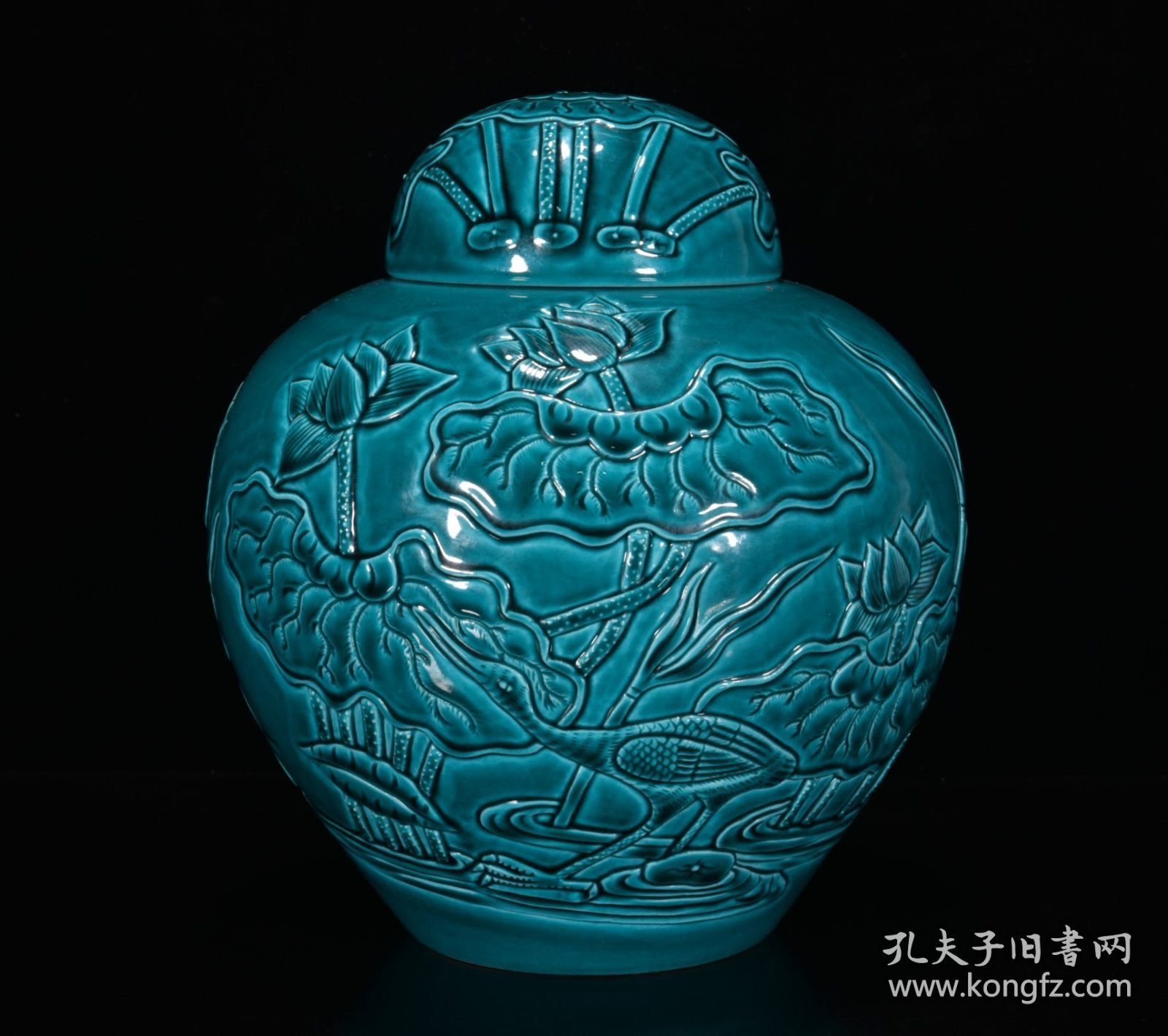 清乾隆年孔雀蓝雕刻荷花纹盖罐21*18m1500¥