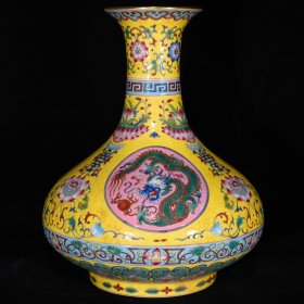 清乾隆珐琅彩龙纹瓶，27×22 cm，价格:1260