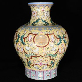 清乾隆粉彩缠枝花卉寿字纹瓶，35.5×26 cm，价格:6440