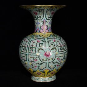 清乾隆粉彩缠枝花卉纹瓶，29×20，价格:4900