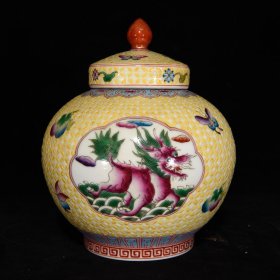 清乾隆珐琅彩麒麟纹罐，19×16，价格:840