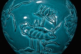 清乾隆年孔雀蓝雕刻荷花纹盖罐21*18m1500¥