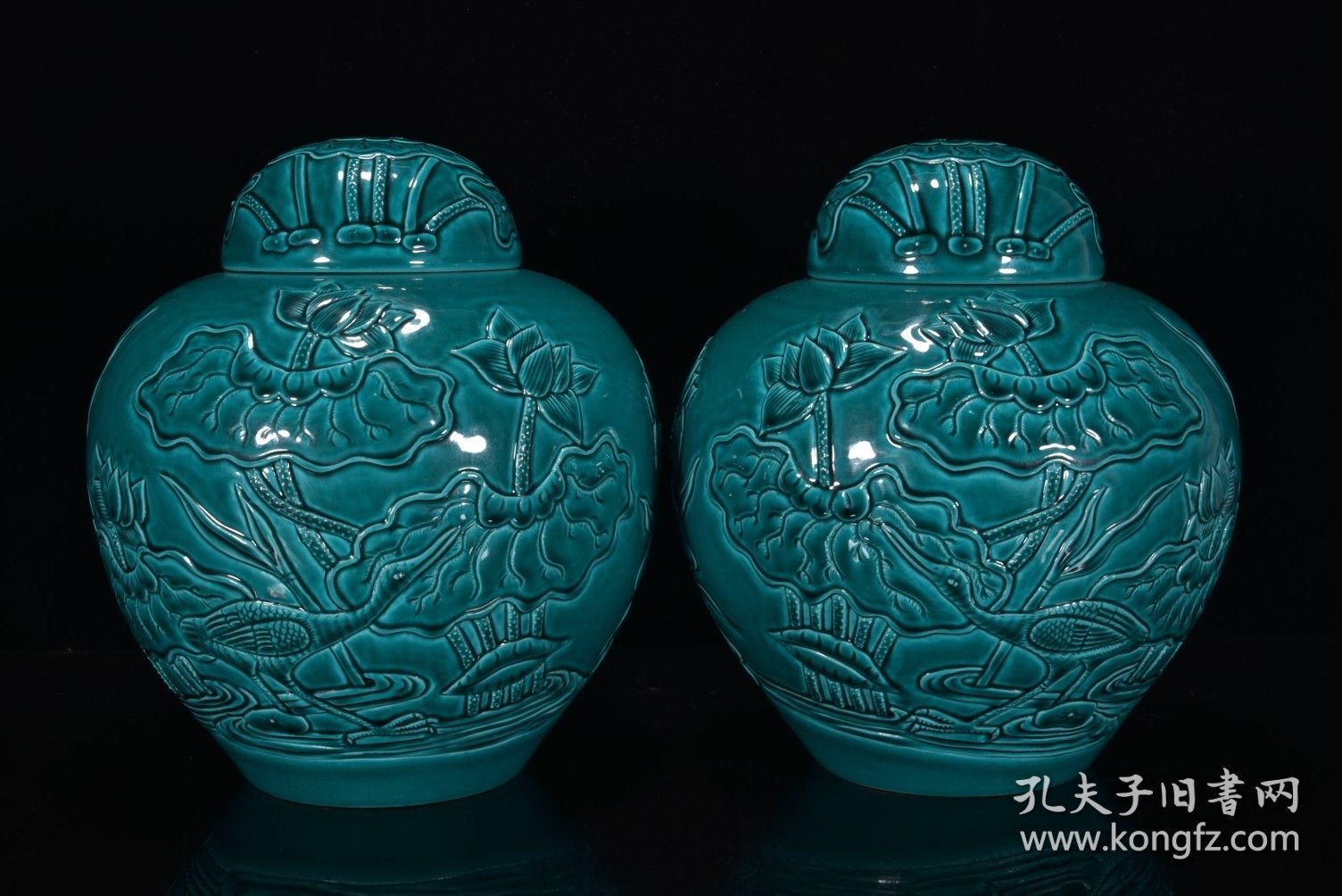 清乾隆年孔雀蓝雕刻荷花纹盖罐21*18m1500¥