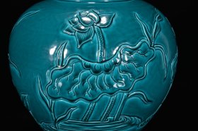 清乾隆年孔雀蓝雕刻荷花纹盖罐21*18m1500¥