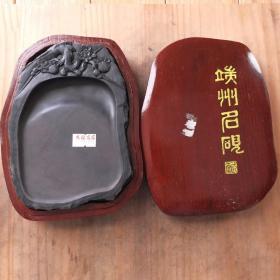 7-80年代友谊商店中国端溪梅花雕刻砚台木盒N2305