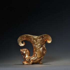 乡下收的唐代浮雕錾鎏金龙杯高10.5宽12厘米
