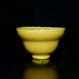 乡下收的明代弘治黄釉雕刻凤纹碗尺寸7X17.7厘米