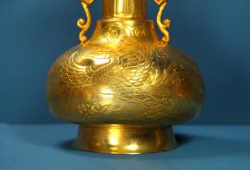 乡下收的清代铜鎏金錾花双耳瓶高24口直径7.5厘米底直径10.5厘米