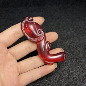 乡下收的清代易红漆器首饰盒内放红宝石如意挂件