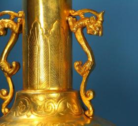 乡下收的清代铜鎏金錾花双耳瓶高24口直径7.5厘米底直径10.5厘米