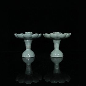 乡下收的宋代汝窑开片莲花烛台一对尺寸9.7X12厘米