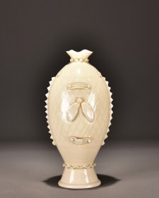 乡下收的宋代定窑刻花鱼型瓶高30宽14