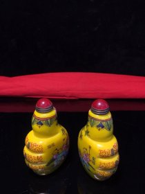 乡下收的清代乾隆年间琉璃童子嬉戏左手右手鼻烟壶，，