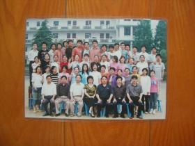 照片：新安江中学2002届高三艺术特长班全体同学毕业留念