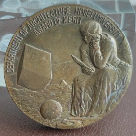 外国 法政大学工学部建筑学科大铜章 用鸡毛笔的女孩高浮雕纪念章