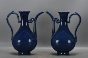 明，永乐祭兰鸡心执壶一对高24.5厘米，口径6.5厘米，直径20.5厘米，底径7.5厘米。