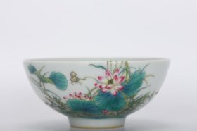 清雍正：珐琅彩荷花花卉小碗，高4.2厘米，口径9.1厘米，底径 厘米。